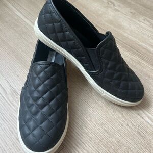 Steve Madden Ecentrcq Quilted Black Slip-On Sneakers